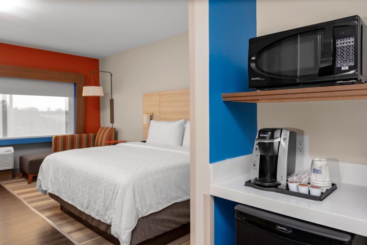 Holiday Inn Express & Suites Wilmington West - Medical Park By Ihg Экстерьер фото